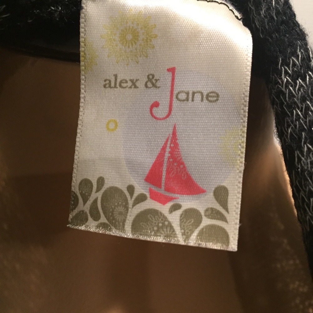 Vest. - Picture 4 of 5